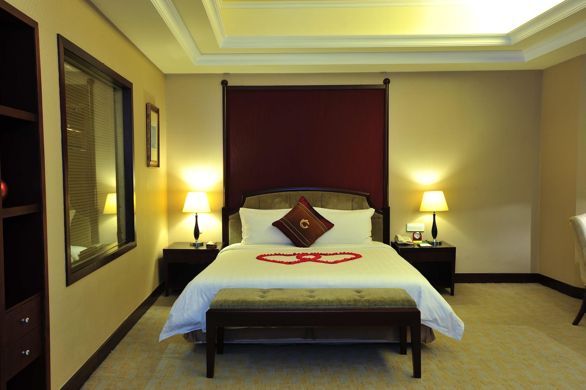 The Royal Marina Plaza Hotel Kuangcsou Kültér fotó