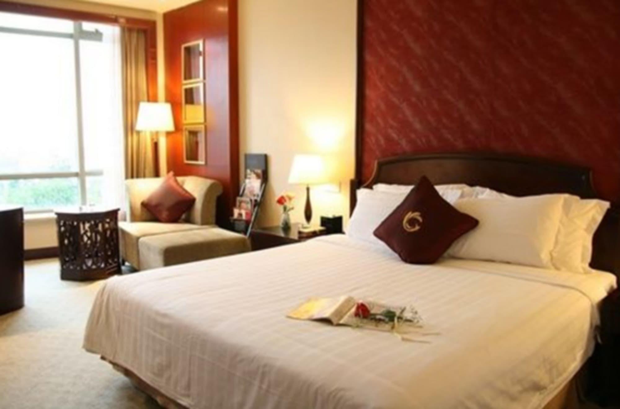 The Royal Marina Plaza Hotel Kuangcsou Kültér fotó