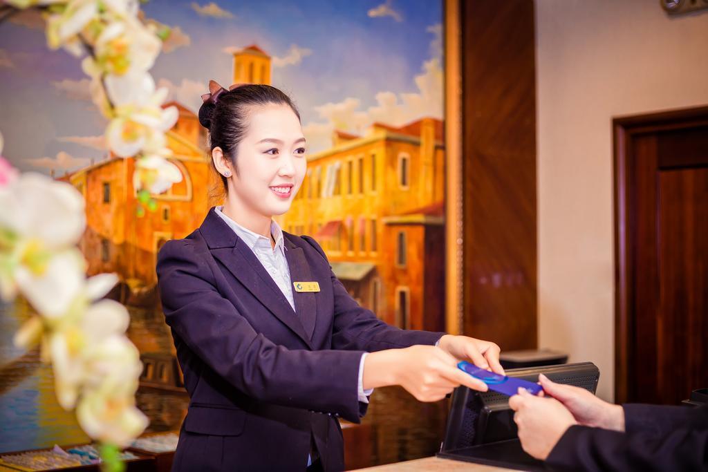 The Royal Marina Plaza Hotel Kuangcsou Kültér fotó