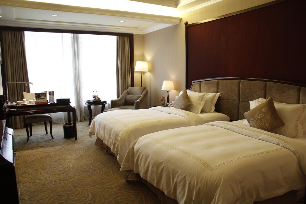 The Royal Marina Plaza Hotel Kuangcsou Kültér fotó