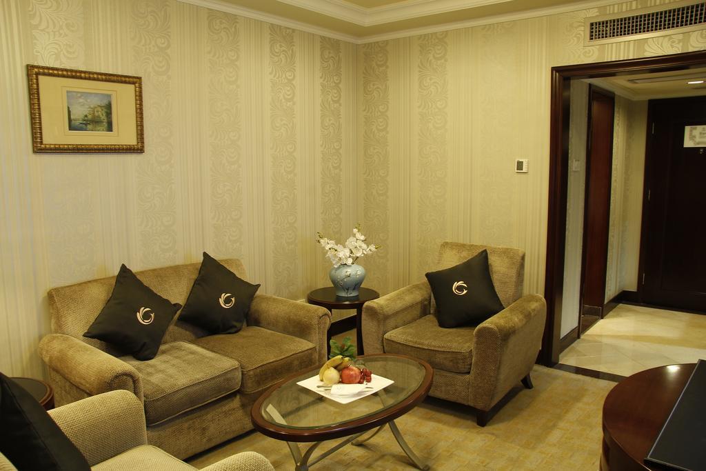 The Royal Marina Plaza Hotel Kuangcsou Kültér fotó