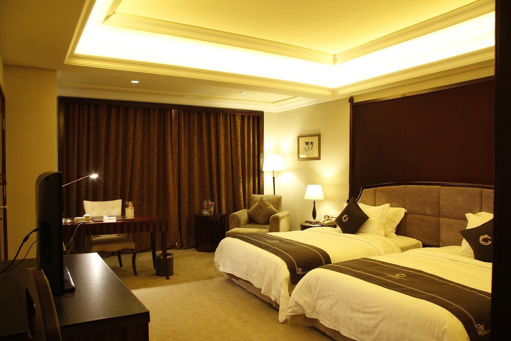 The Royal Marina Plaza Hotel Kuangcsou Kültér fotó