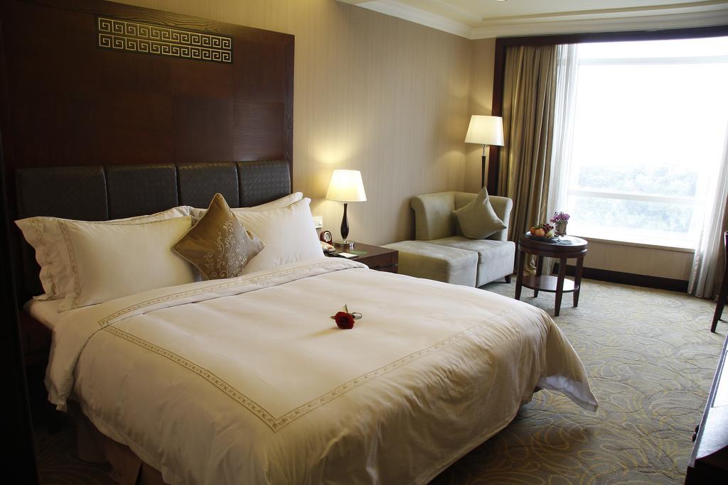 The Royal Marina Plaza Hotel Kuangcsou Kültér fotó