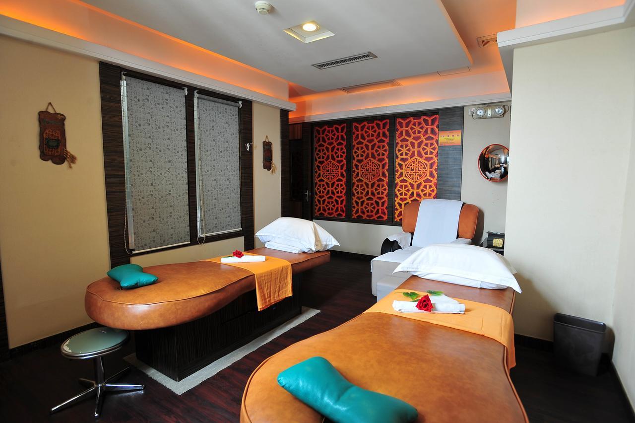 The Royal Marina Plaza Hotel Kuangcsou Kültér fotó