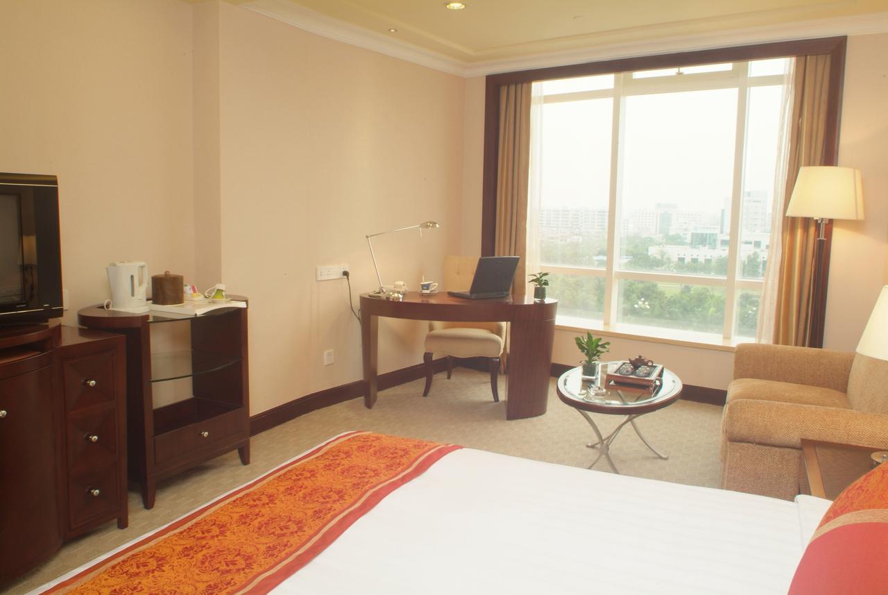 The Royal Marina Plaza Hotel Kuangcsou Kültér fotó