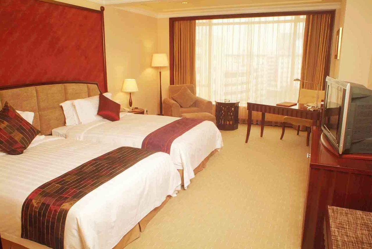 The Royal Marina Plaza Hotel Kuangcsou Kültér fotó