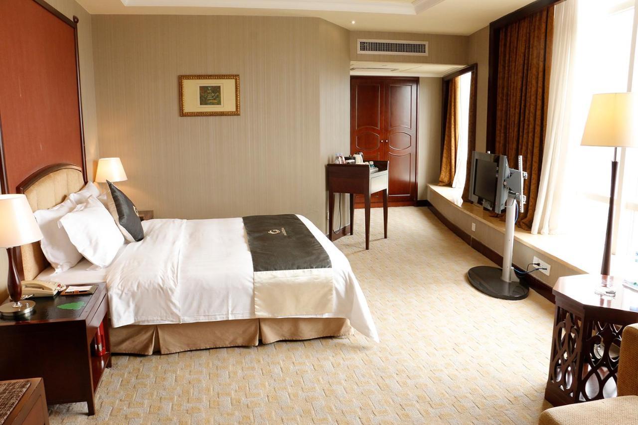 The Royal Marina Plaza Hotel Kuangcsou Kültér fotó