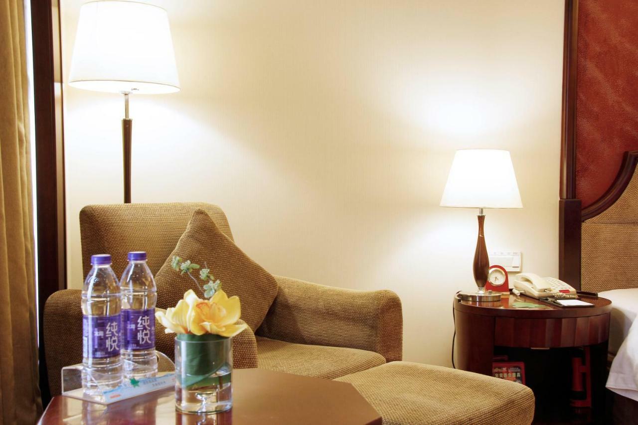 The Royal Marina Plaza Hotel Kuangcsou Kültér fotó