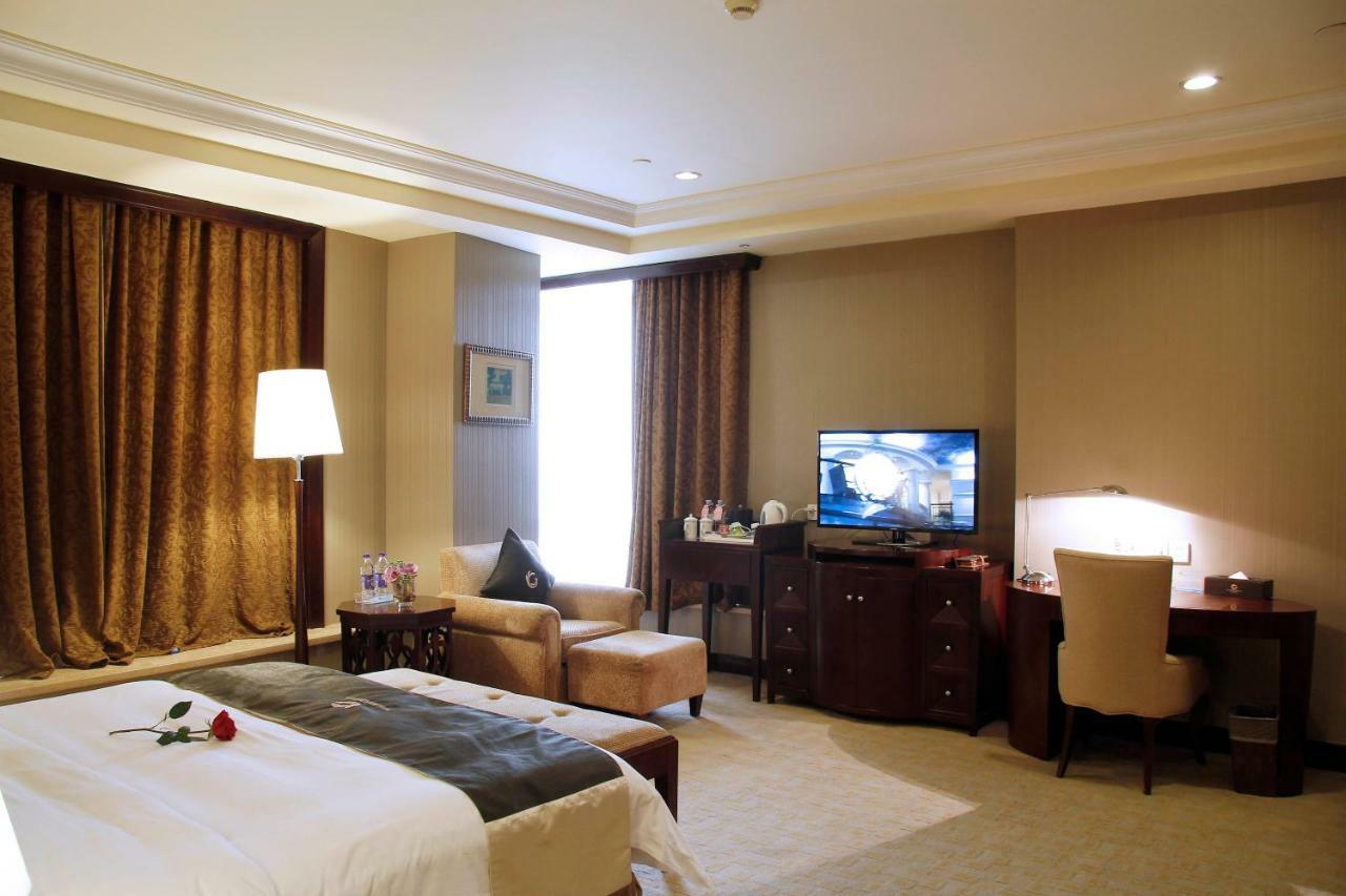 The Royal Marina Plaza Hotel Kuangcsou Kültér fotó