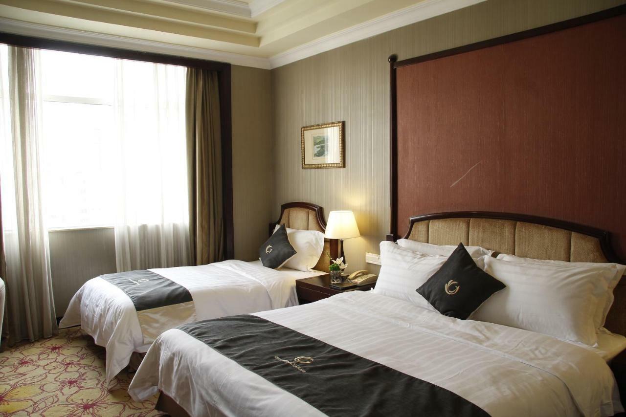 The Royal Marina Plaza Hotel Kuangcsou Kültér fotó